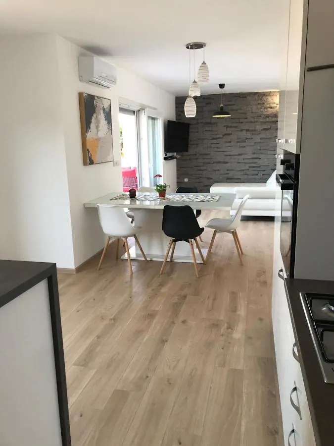 Apartments Jelka Banjol