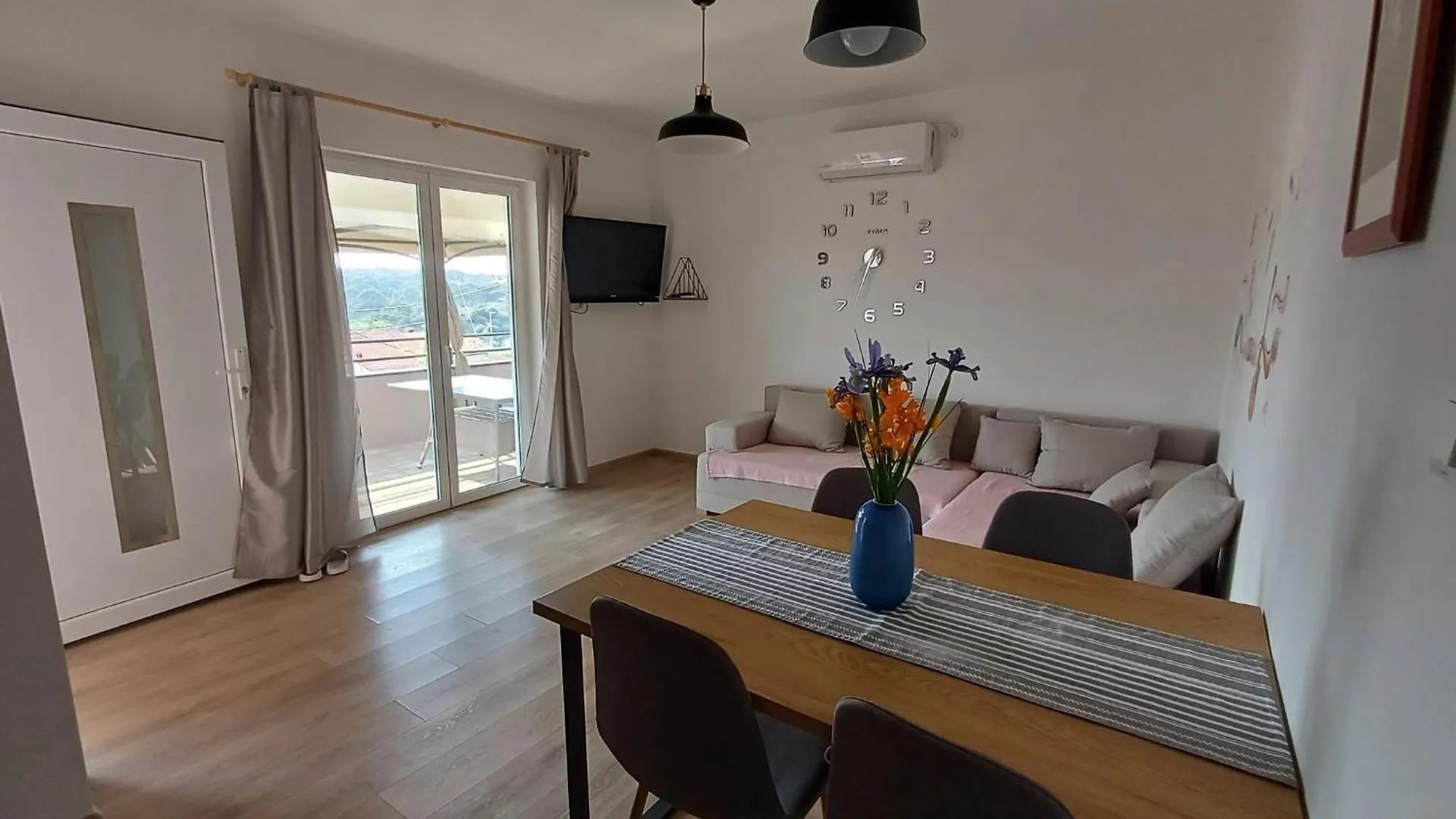 Apartments Jelka Banjol